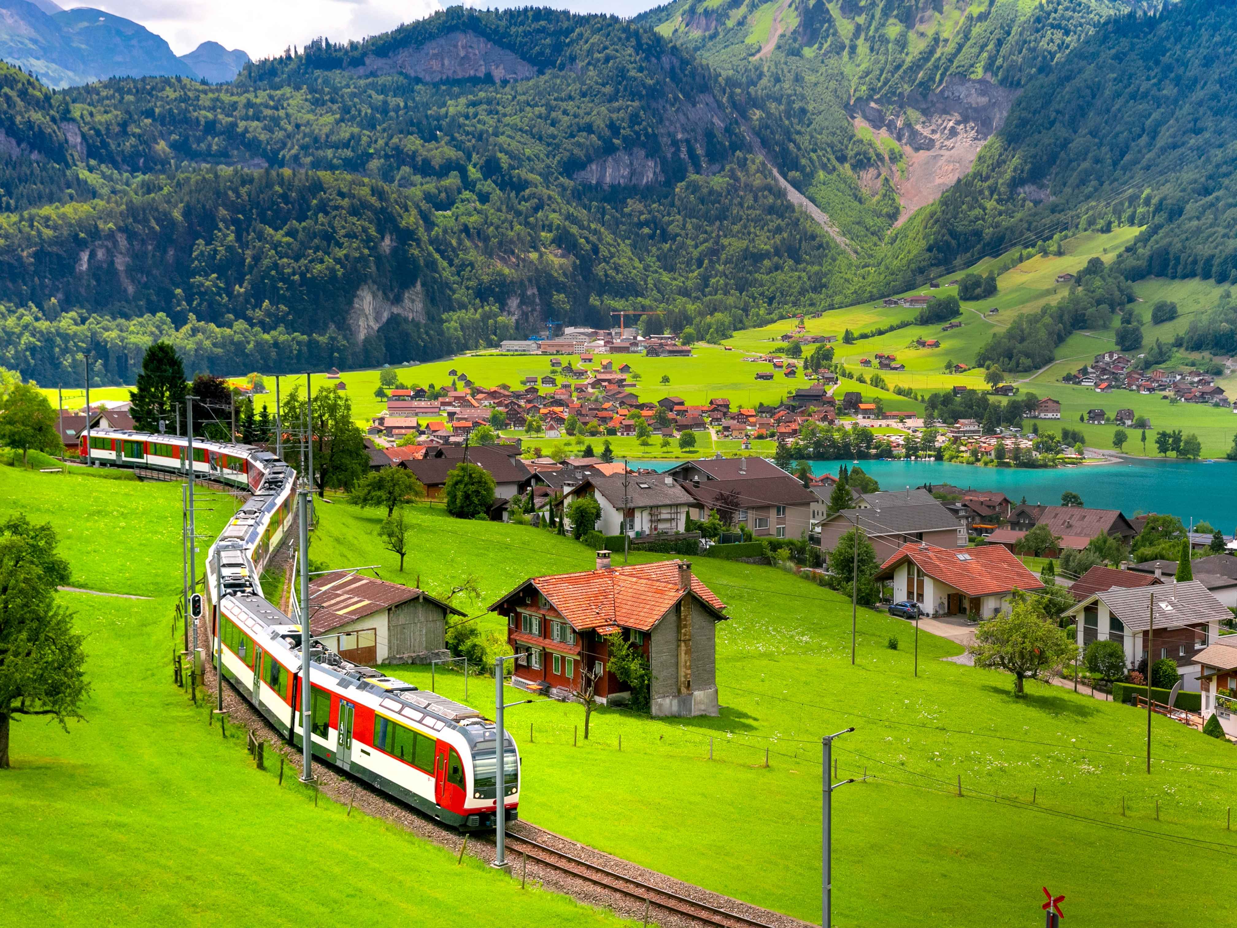 10-Day Enchanting Europe Tour – UK, France & Switzerland